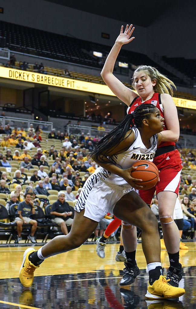 Missouri freshman Brittany Garner moves